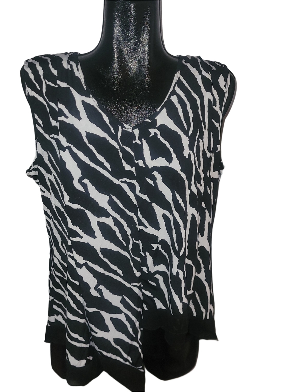 Jessica Sleeveless Black and White Zebra Print V-Neck Top Size L